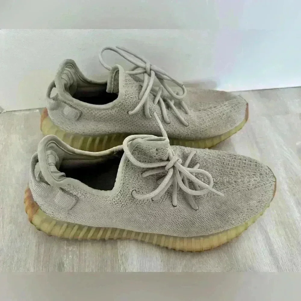 Adidas Yeezy Boost 350 V2 Light Mono Tone Light Grey Sneakers Size 9